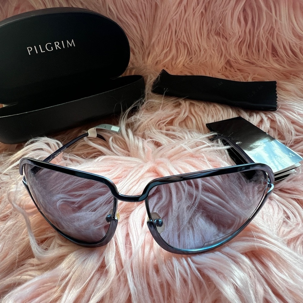 Pilgrim Black Sunglasses Modern Design